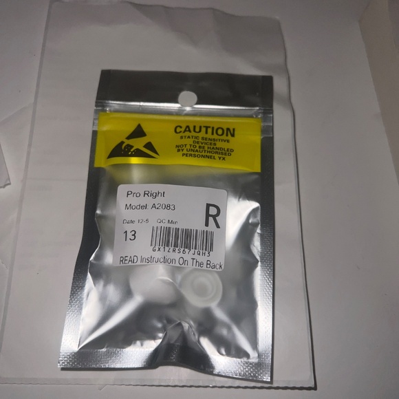 White Wireless Earbuds - Picture 2 of 4